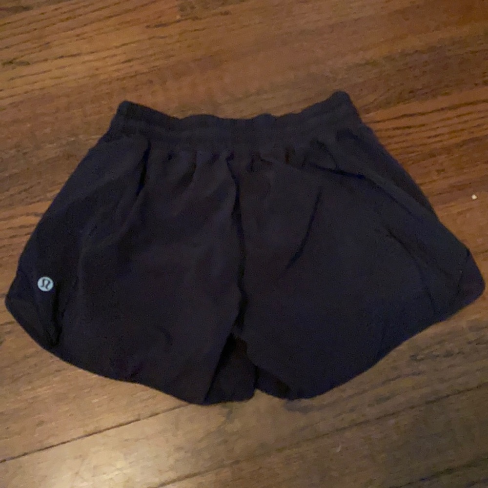 Black Lululemon Hotty Hot Shorts 4”